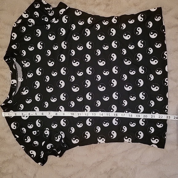 2 pack tops with bonus scrunchie - Picture 8 of 12